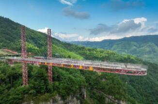 灵江源森林公园：高空玻璃桥与悬廊，挑战极限的绝美之地